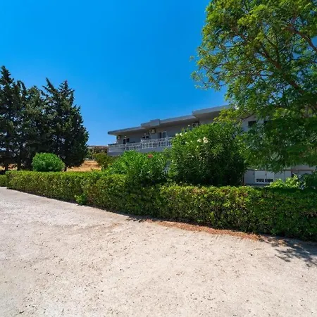 Hotel Yiasemi *