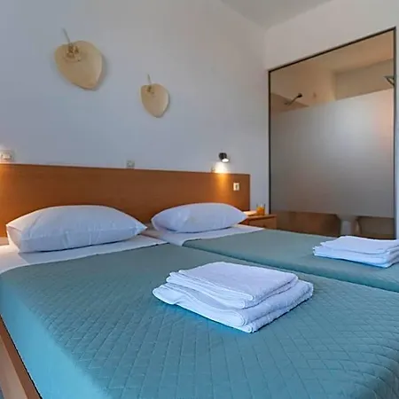 Hotel Yiasemi *