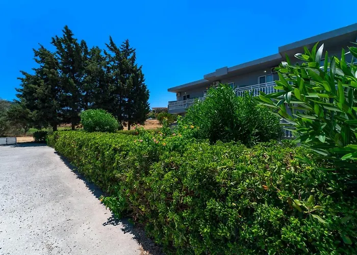 Yiasemi Hotel *